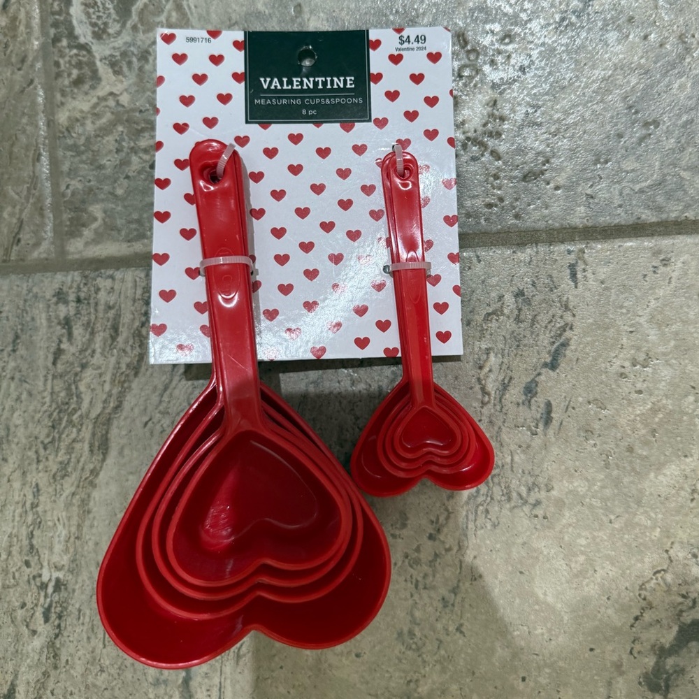 NWT Red Heart measuring cups